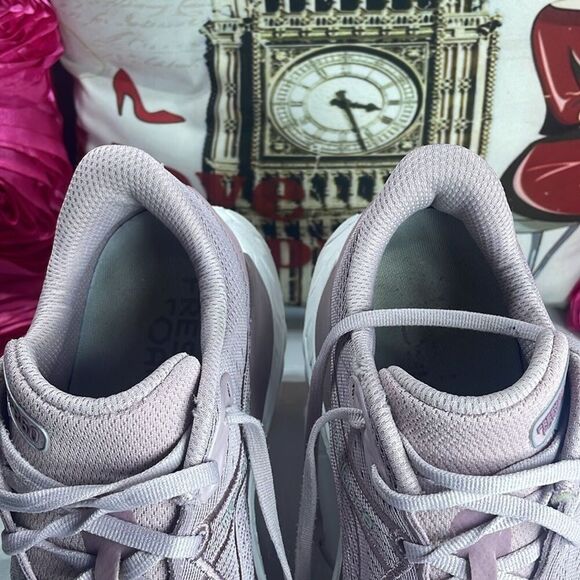 (A) NEW BALANCE WOMEN'S 860 V13, size 11 women’s/ 9.5 men’s - Picture 9 of 15